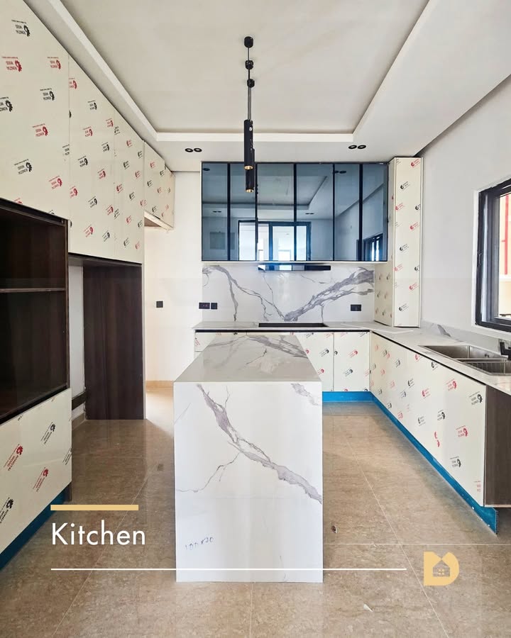 5 Bedroom Detached Duplex – Osapa London
